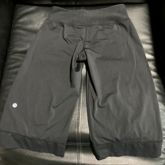 LULU-LEMON CAPRI - Picture 3 of 3